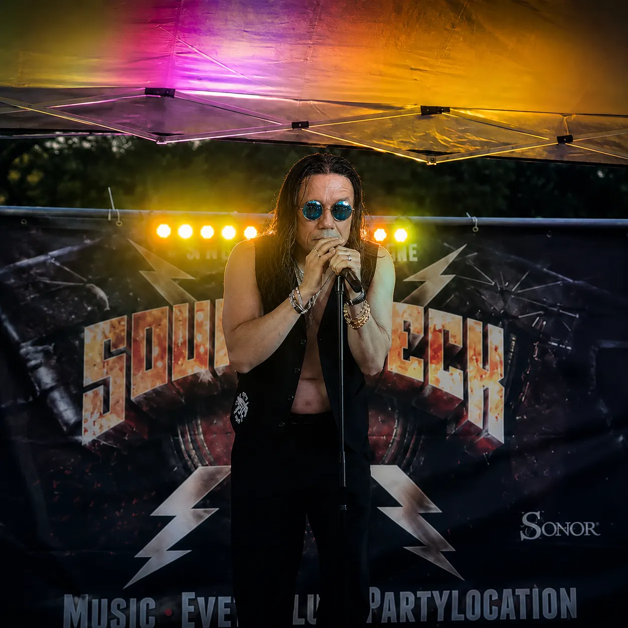 Roman live on stage